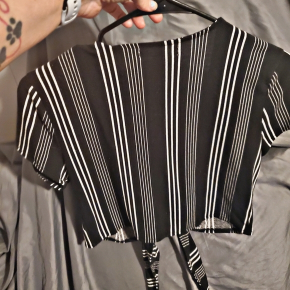 Crop top and matching pants - Picture 2 of 5